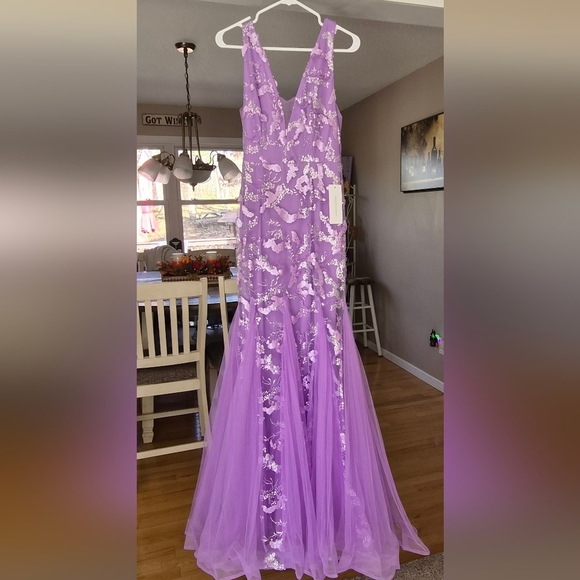 Lavender Formal Prom dress - Picture 2 of 11